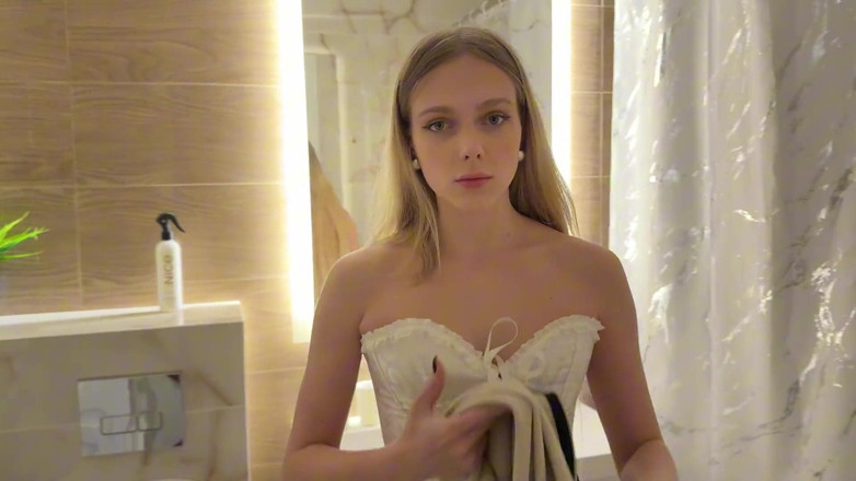 Arisha Mills: J’ai baisé ma demi-sœur dans tous les recoins de l’appartement