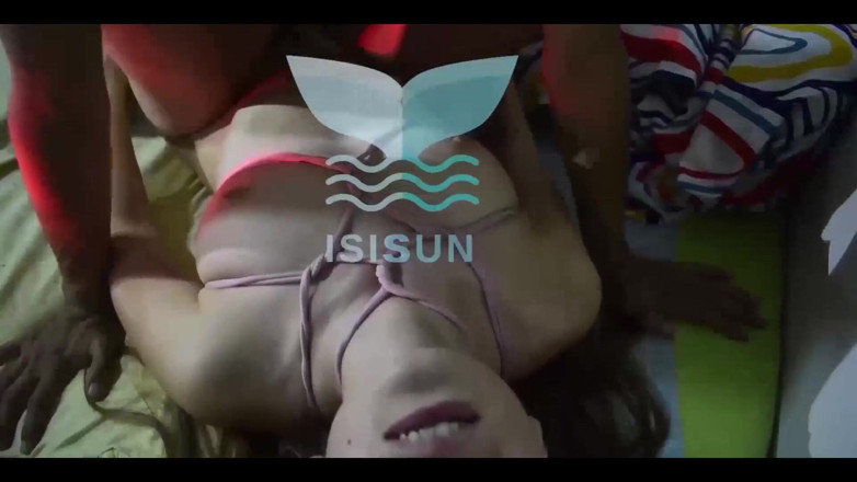 Isis Sun: Vackra blonda rider som hennes liv beror på det, se...