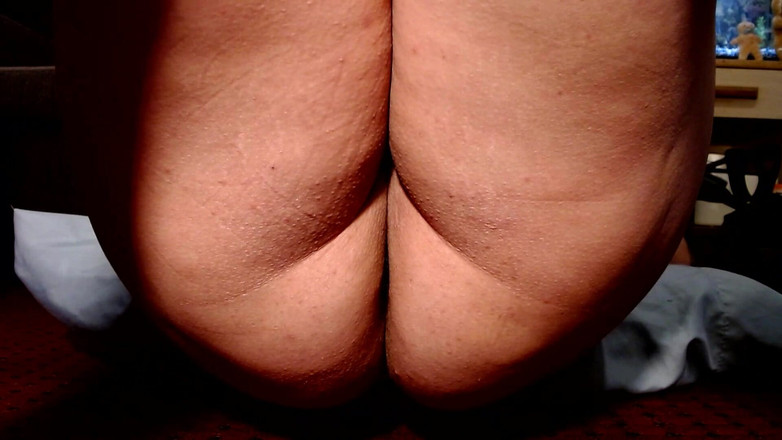 Abby Anna: Dicker arsch und oberschenkel wackeln, gequetscht zur cellulite