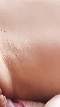 Mokra cipka 18-letnia dziewczyna z bliska z spermą na Cunty