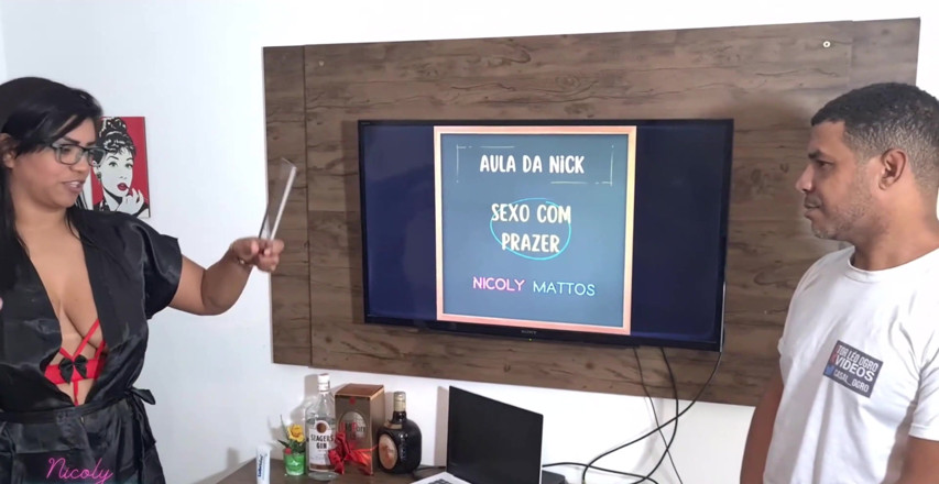 Nicoly Mattos: Třída kurv: Student vyvrcholil do úst učitelky Nicoly Mattosové!