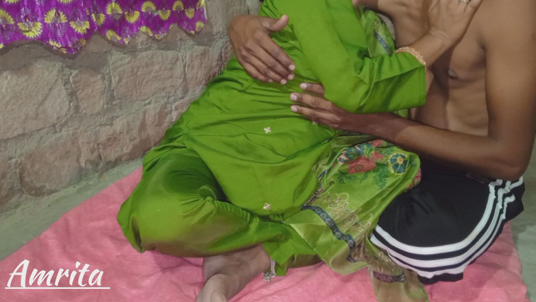 Amrita: jija saali sundar hot larki amrita pahli baar sauteli bahan...