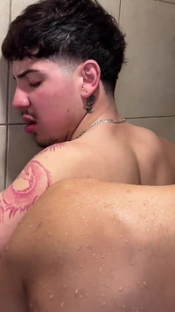 Трах У Душі, Twink Приймає Великий Латинський Член Без Презерватива, Велика Порція Сперми Повії