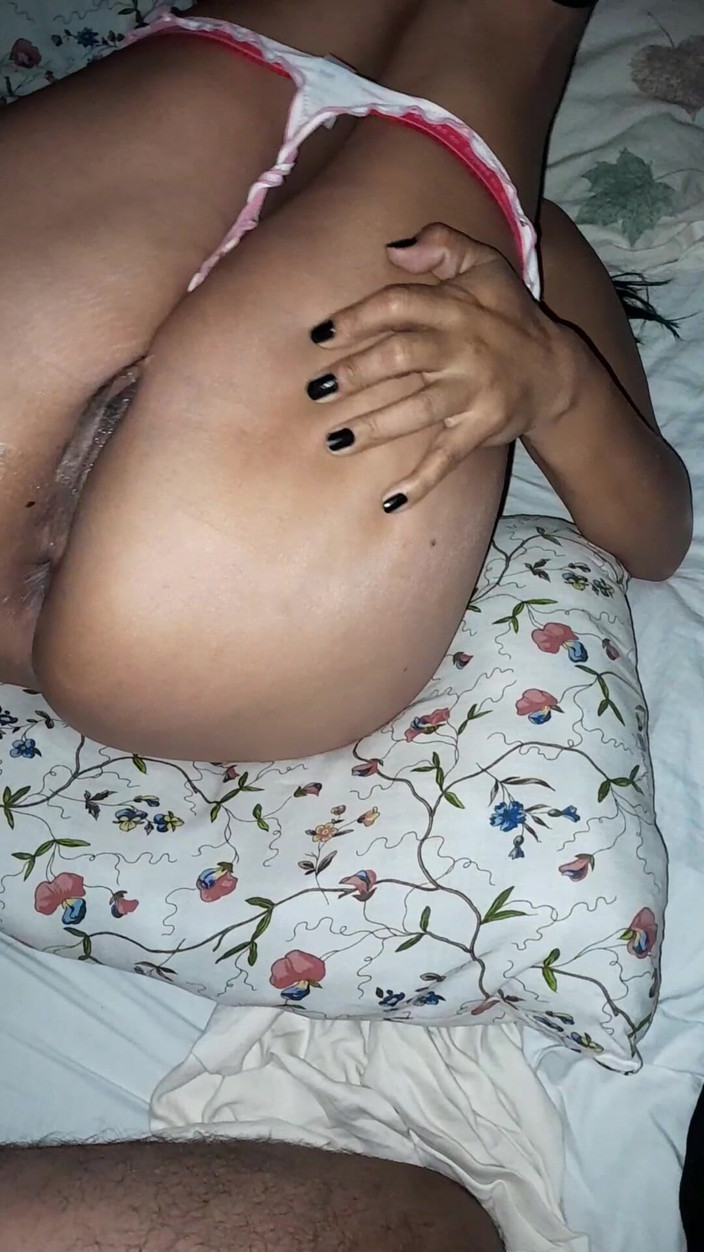 Karely Ruiz: Meu padrasto entra no meu quarto ao amanhecer e me...