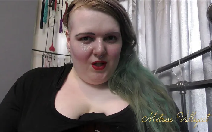 Mxtress Valleycat: Mesmerized into buying me boots