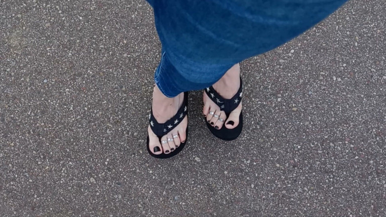 Heelex: I Cum on a Walk in Broad Daylight, Not Using...