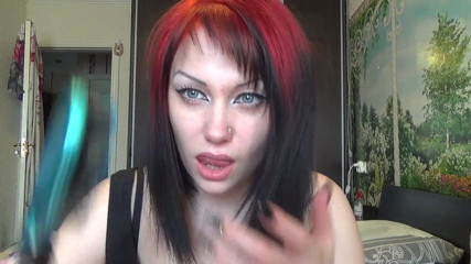 Goddess Misha Goldy: แปรงผมด้วยแปรงเล็กใหญ่และเล็บยาว