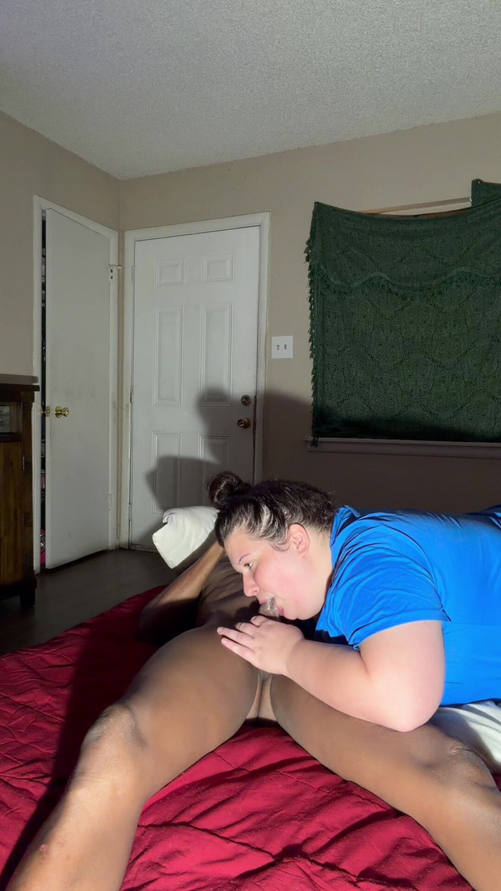 Big uhaul: Pawg lagi asik mainin kontol