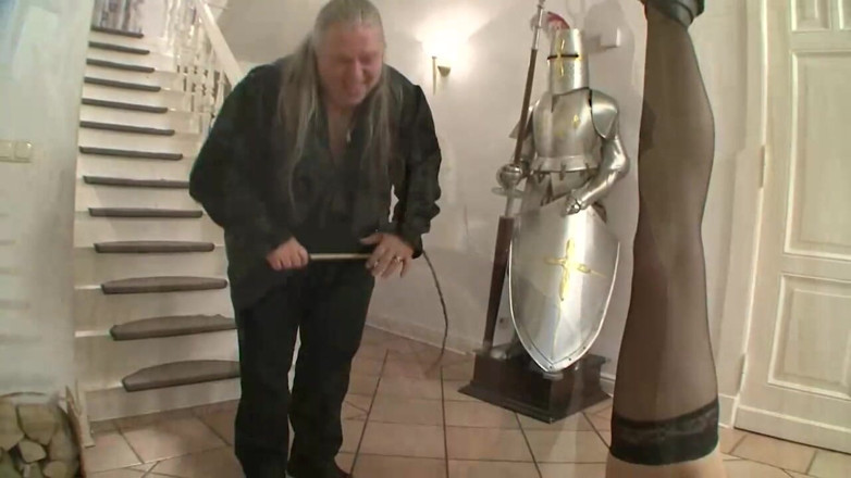 Absolute BDSM films - The original: Sus piernas atadas y humilladas