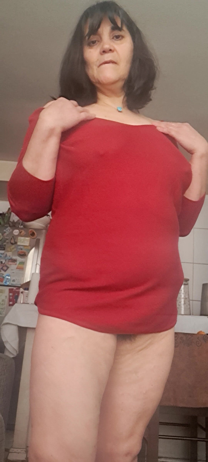 Mommy big hairy pussy: Stepmom Touching Her Pussy
