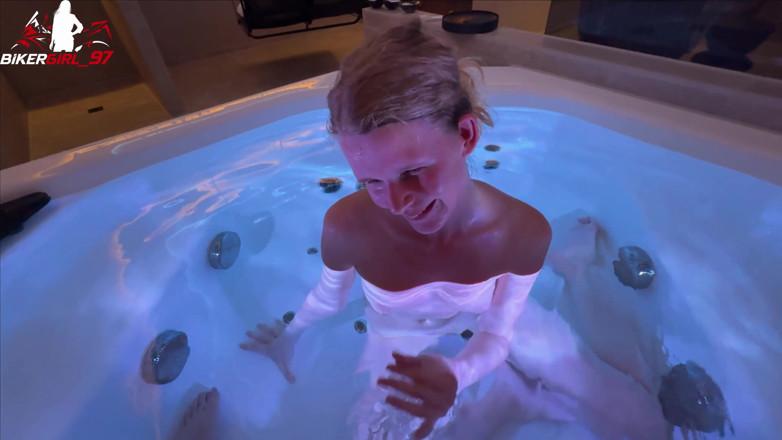 Bikergirl_97: Riskanter Geiler pompino in spa! Voll facciale in Meine Fresse
