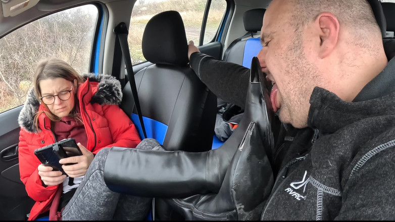 Mistressyammyboots: Je veux ta langue sur mes bottes