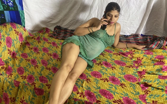 Desi Indian Wife: Beautiful Pregnant Indian Bhabhi Horny to Get Fucked - Hindi Audio