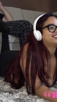 Footjob shelby yang nggak sengaja - (gadis impian pakai kaus kaki)