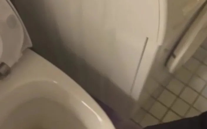 frederiksexiiii: Jerking off in the Bathroom