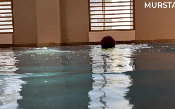 Toma Mur: She Thanked the Lifeguard with a Juicy Blowjob