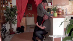FRENCH AMATORS SEXTAPES: Dvě sexy pracovnice se baví v obleku a třídě