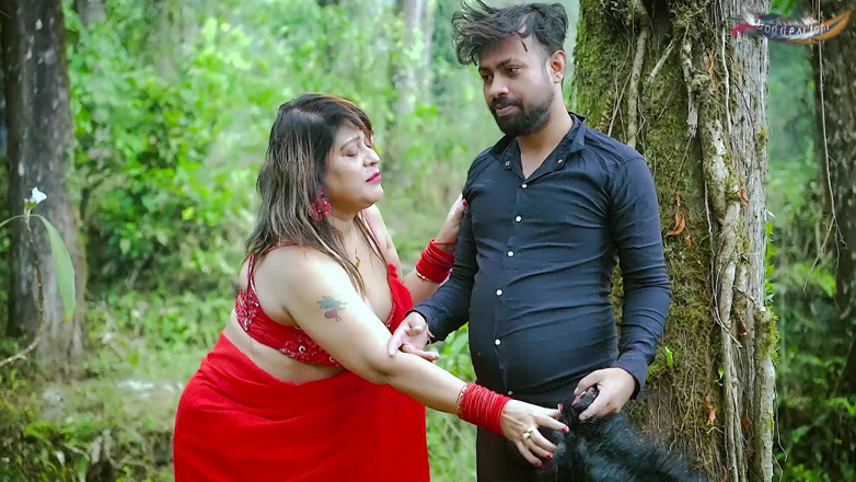 Desi Bold Movies: Nhìn thấy người phụ nữ vắt sữa tuyệt vời, người...