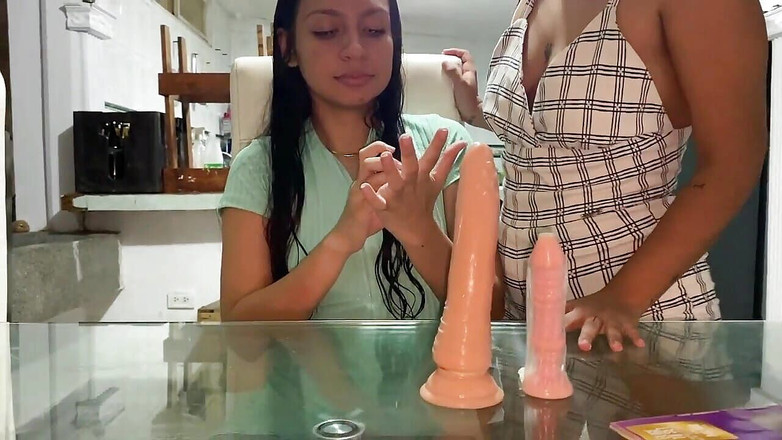 DAYANNA: Mientras esa puta rica me enseñaba las revistas, puse mis...