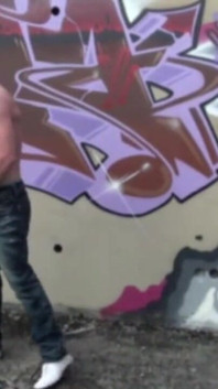 Efeminat francez folosit în aer liber de o mușchi sexy latino dominantă