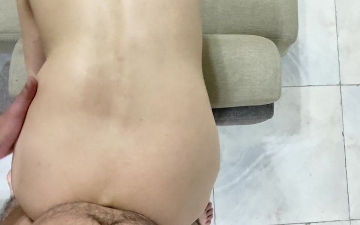 Jollyfuckingoldman: La sorellastra ha l'orgasmo anale
