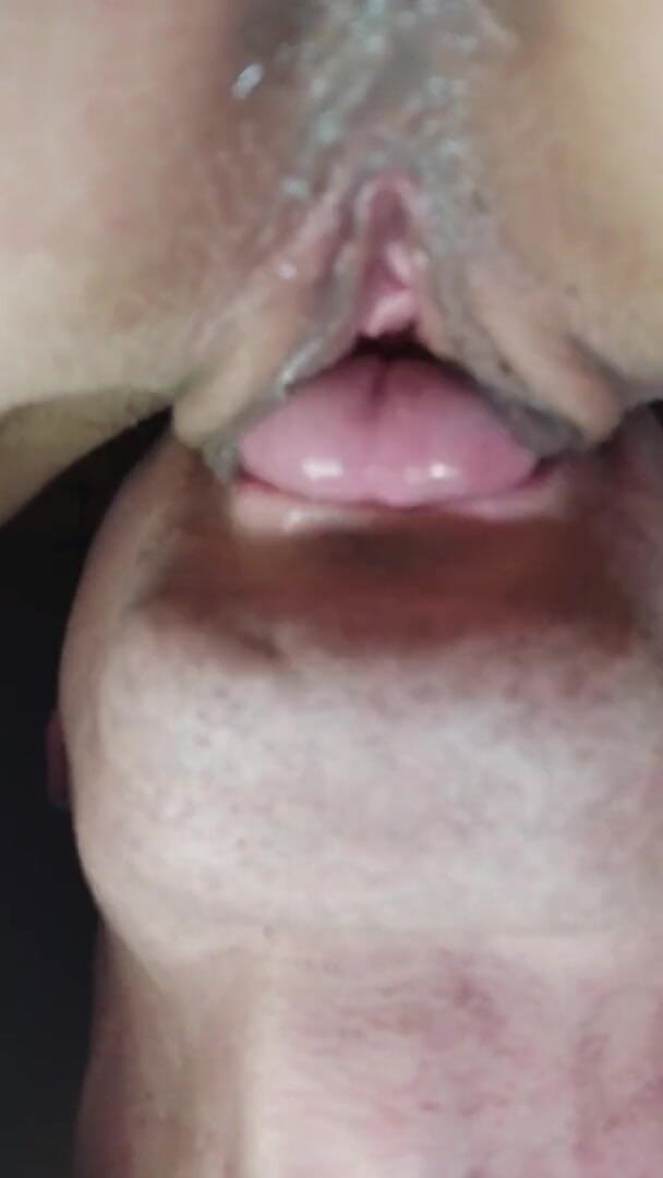 Wet Pussy Fuck: Teen's wet pussy is licked dripping pussy close up