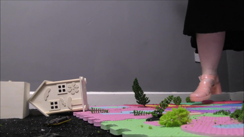 Mxtress Valleycat: Giantess destroys small town