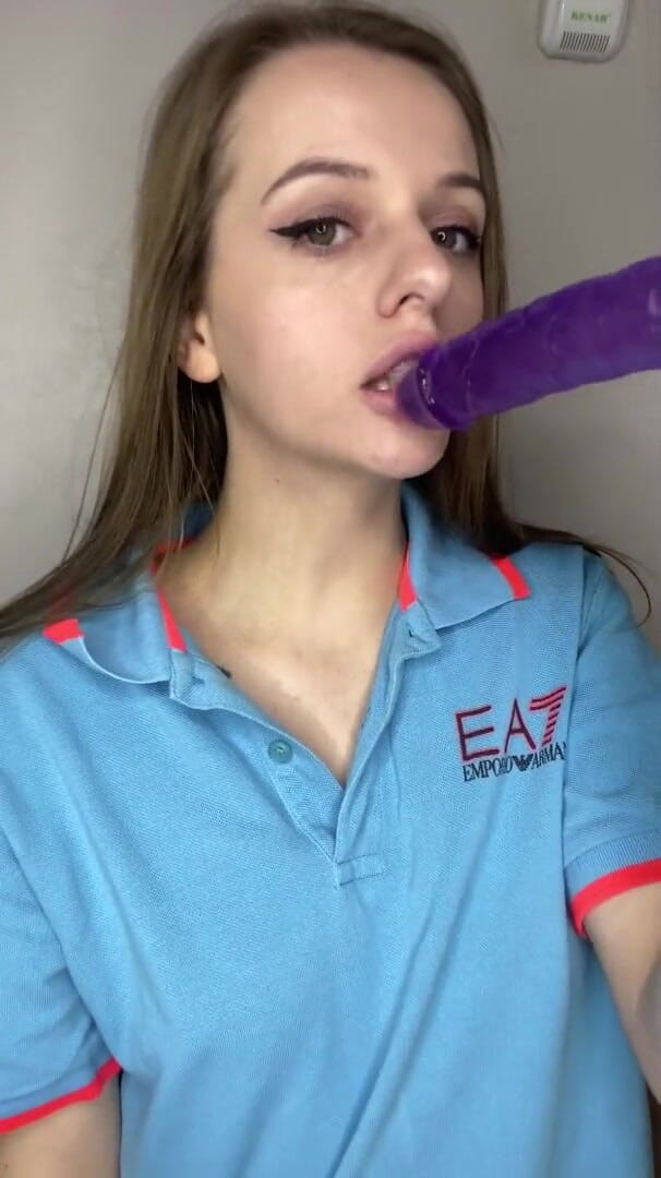 Katy Milligan: Deep suction of a double dildo from a cutie