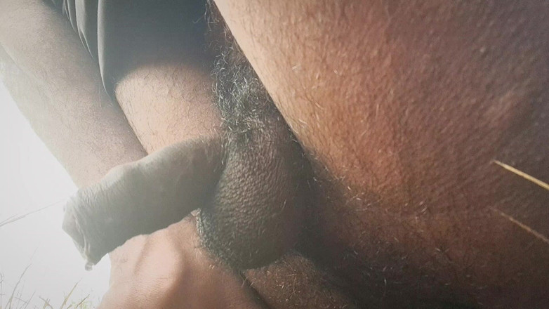 Desi_Porn_India: Video đi tiểu người Ấn mới nóng bỏng của tôi trên cánh đồng