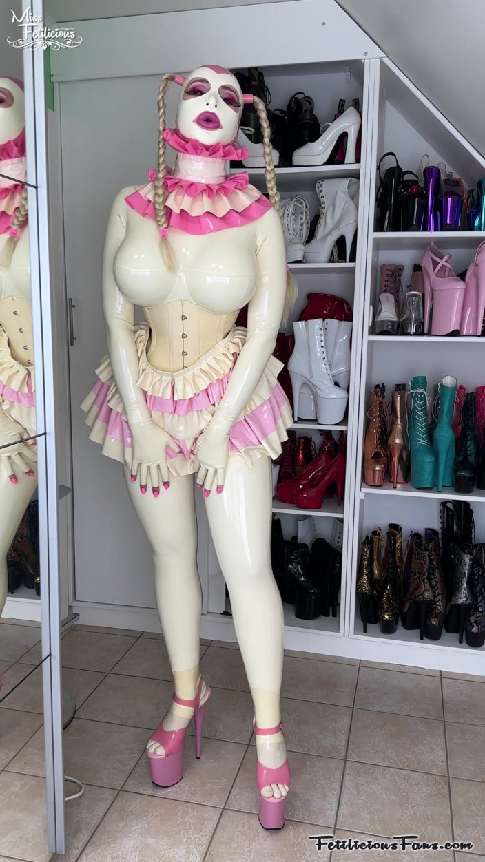 Miss_Fetilicious: Miss Fetilicious in Latex Barbie Doll Outfit