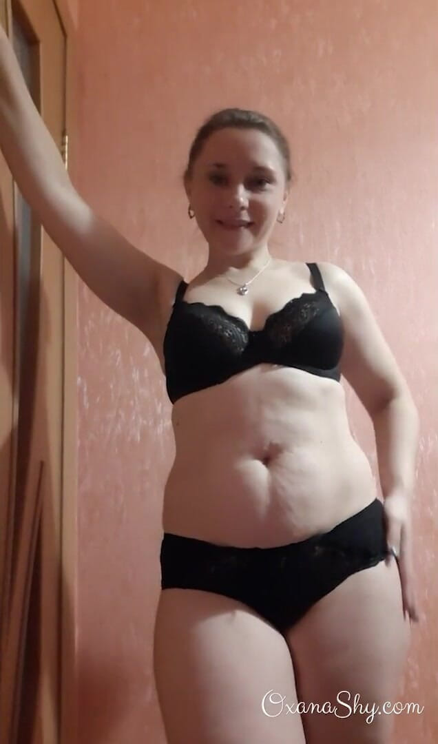 MILF Oxana: เซลฟี่ในอ่างอาบน้ำร้อนๆ ของฉัน