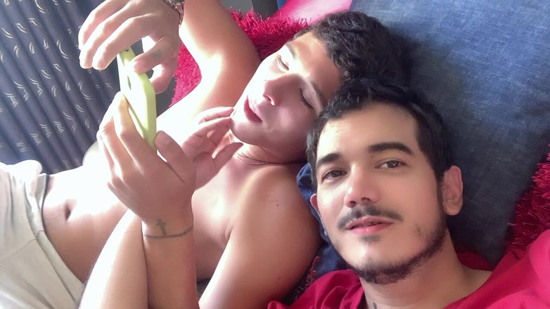 The-hook305: Markus si rilassa con un corpo sexy nel mio letto