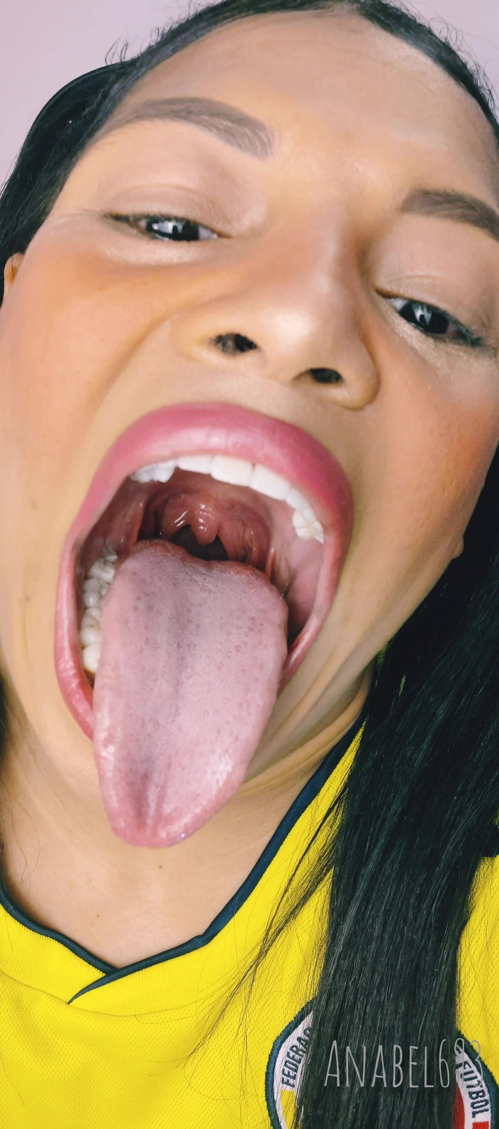 anabel693: Menguap dengan mulut besarku