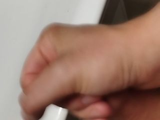 Bayer: Відео від першої особи, мастурбація у ванній кімнаті