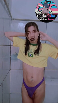 Carla Curvă într-un tricou din Brazilia și penisul tare