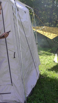 Arriscada masturbação de acampamento - quase pego ao ar livre