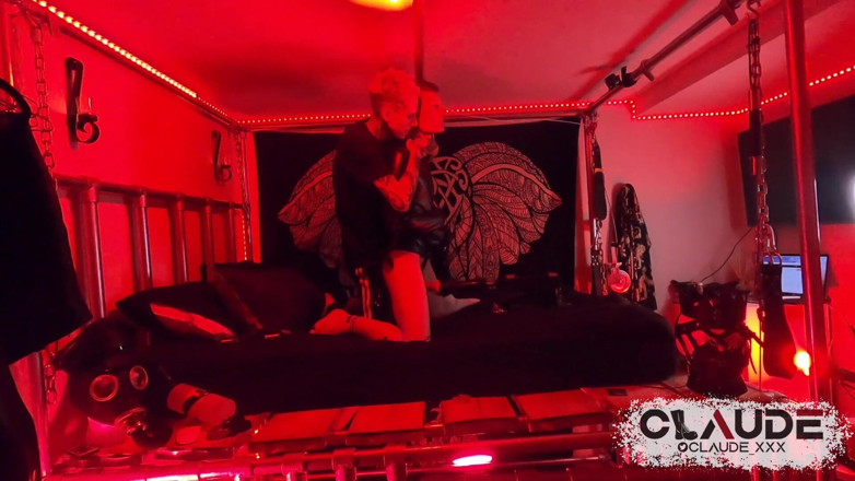 Claude Nikotine: Flashligt machine, throat fuck &amp; facial