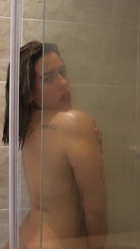Jaké lepší potěšení než realizace lahodné sprchy s pomocí tajného přítele