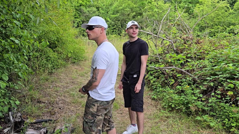 boyzxy212: 迫不及待地想在火车轨道上无套操我的同性恋男孩