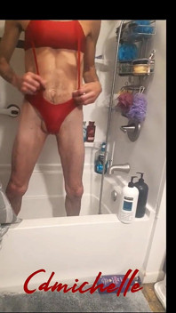 Cdmichelle praat over een douche tijdens het zuigen en neuken van een dildo