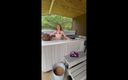 Eva Summers: 小屋户外肮脏的金发娇小第一次热水浴缸性爱完整录像