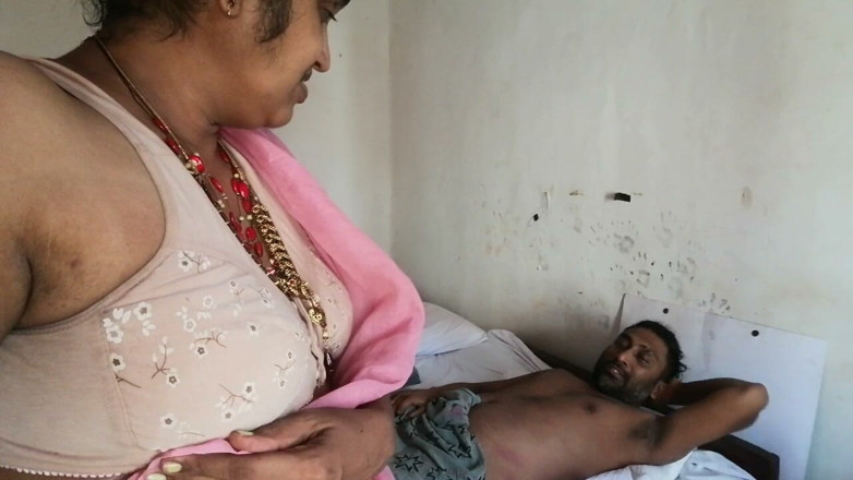 Tina Baby: Desi Bhabhi přistižena, jak husbanf šuká svou kancelářskou sekretářku ep3