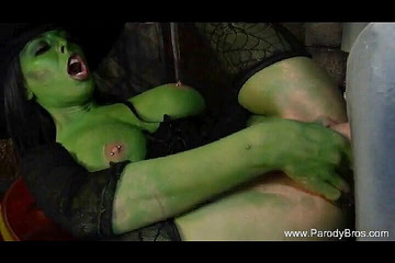 Parody Bros: Memek becek cewek semok yang ditindik dijilat dan dientot