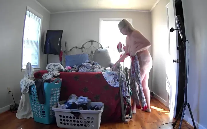 Momma Vee: Caught My Hot Momma Doing Laundry!