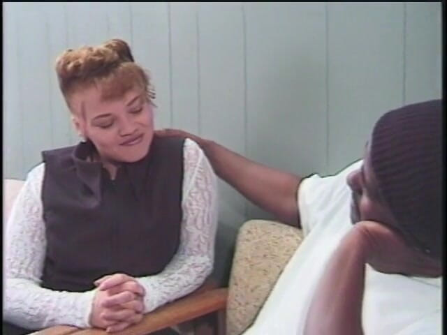 First Black Sexperience: Чудова красуня з великими цицьками та ідеальним тілом сидить на чорному величезному члені
