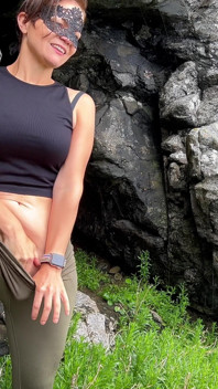 娇小的热辣人妻给老公戴绿帽，在悬崖上被10英寸大黑屌干，熟女干大鸡巴