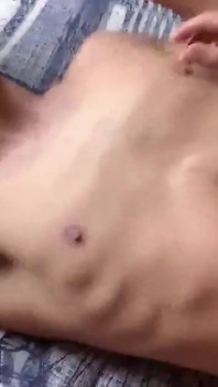 我用处女阿芙罗狄蒂的身体操了一个年轻人