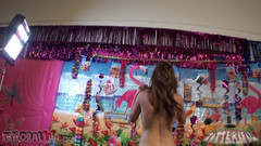 Immoral Live: Allison Moore suka menghisap pepek dan zakar dan tidak sandang...