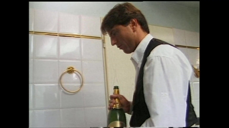 Bizzarre World: Geiler fick mit vollbusiger blonder MILF in der badewanne