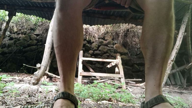 Kinky Guy: Pee Outdoors, Let's See if Someone Catch Me!
